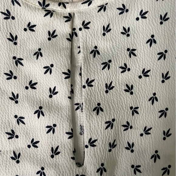 Ann Taylor top white w/black micro floral all over print Size Small, soft poly - Picture 5 of 10